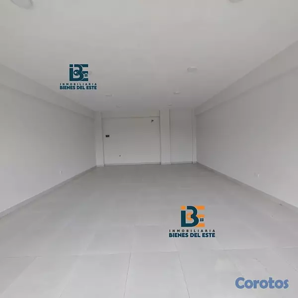 oficinas y locales comerciales - Se Renta Local Comercial en Plaza Florida, proximo 4