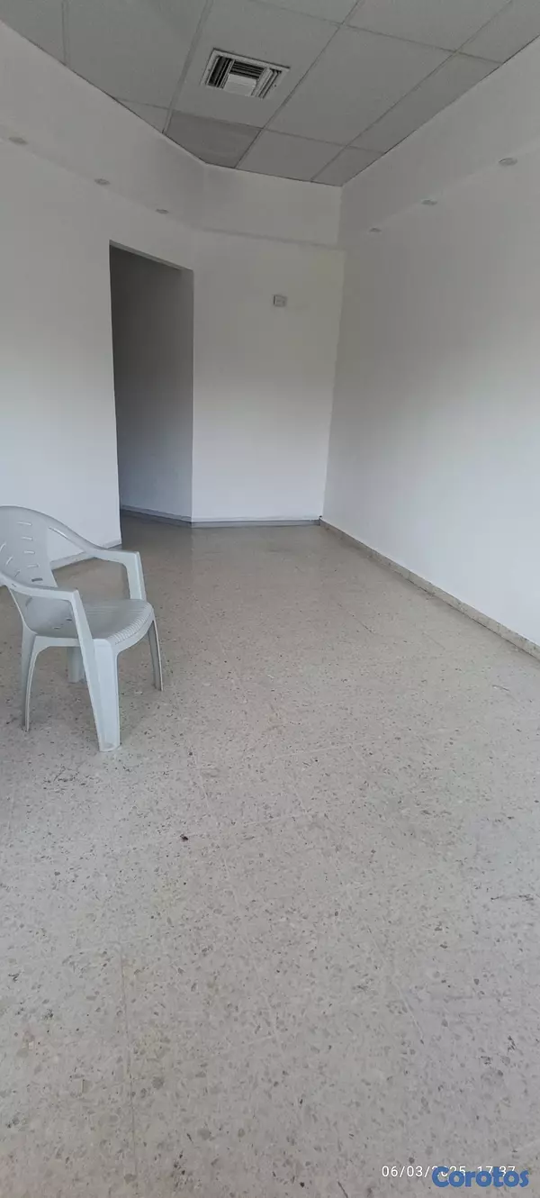 oficinas y locales comerciales - Se alquila Local en la plaza JM de la Rómulo  4