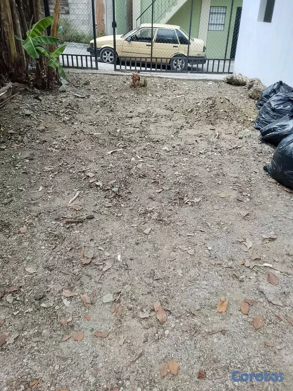 solares y terrenos - ​¡Oportunidad! Terreno de 245 m² con Local Comercial en Manoguayabo 2