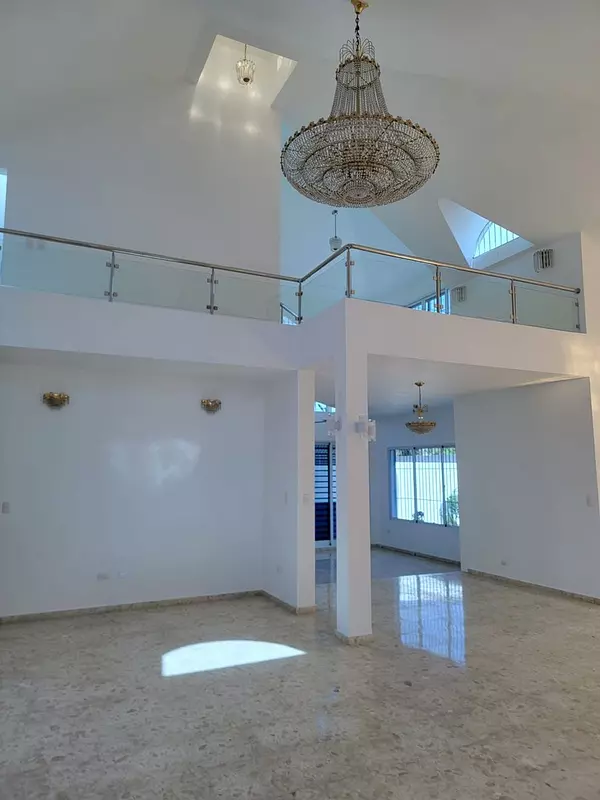 casas - Casa con Piscina en La Vega  6