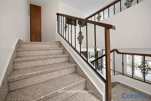 casas - Venta de Amplia Casa de 2 niveles en Miramar – Av. Independencia 8