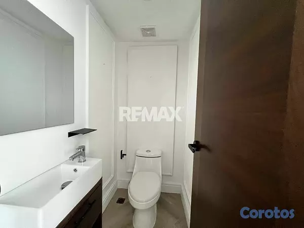 apartamentos - Apartamento en Alquiler con Línea Blanca en Evaristo Morales 1H, 1.5B, 2P 5