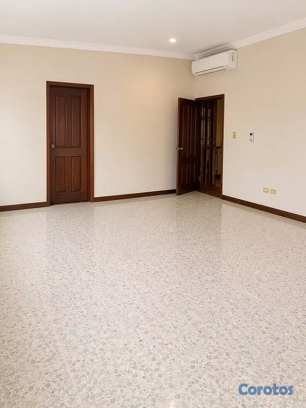casas - Casa de 4 habitaciones 4 baños en alquiler en Arro 14