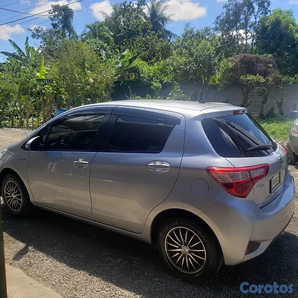 otros vehiculos - Toyota vitz 2018 negociable 2