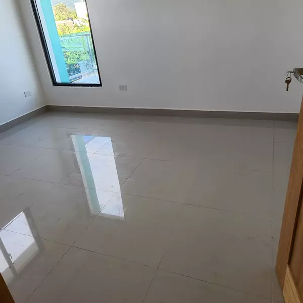 casas - Amplia Vivienda Recien Construida en Ave. 27 de Febrero  8