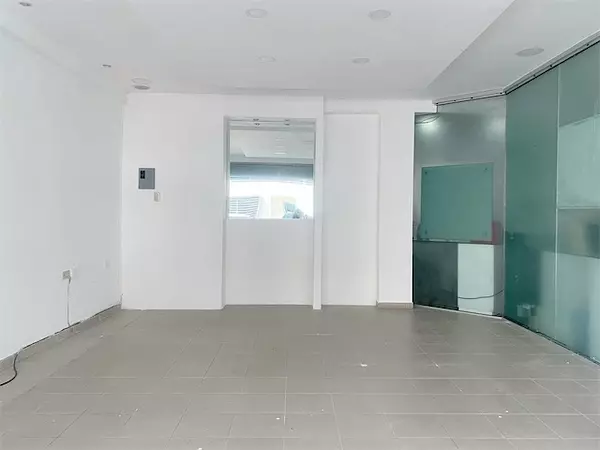 oficinas y locales comerciales - Local comercial en los prados  2