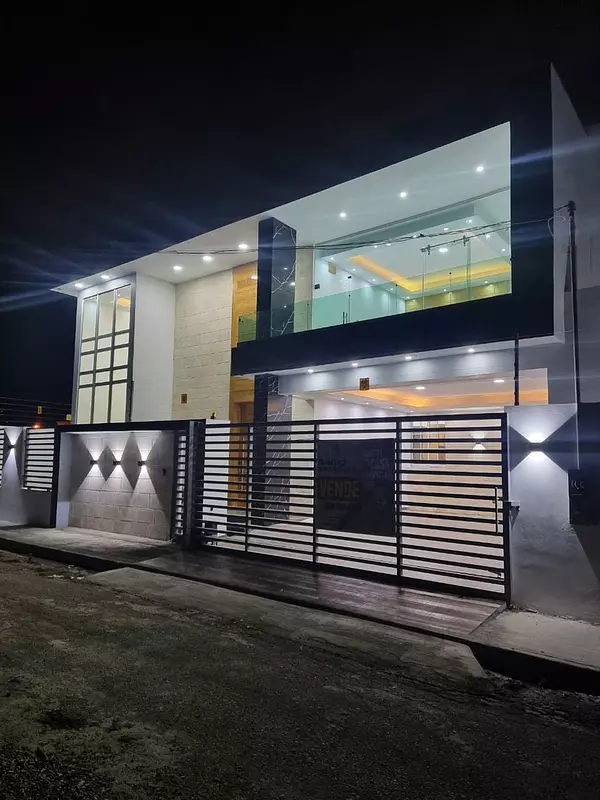 casas - Hermosa Residencia de 2 Niveles en La Vega  5