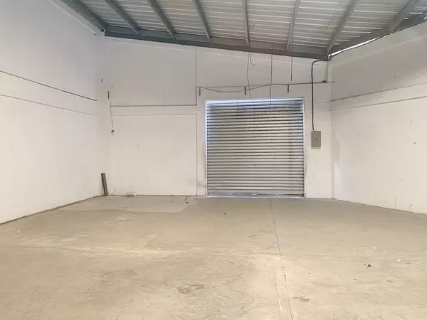 oficinas y locales comerciales - Local con nave y oficinas  3