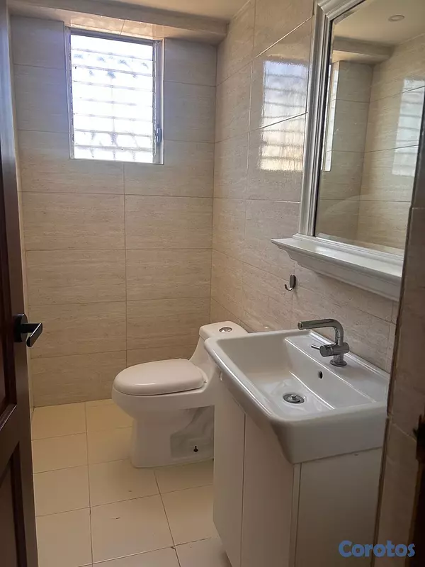 apartamentos - vendo o alquilo la Esperilla tres habitaciones con su baño dos parqueos balcón  10