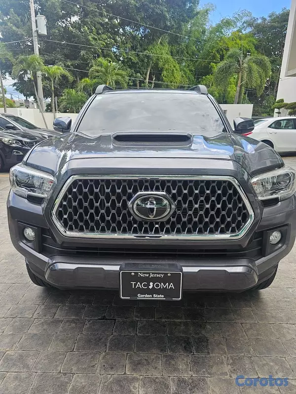 jeepetas y camionetas - Toyota Tacoma 2019 , 4x4 doble cabina, 40,000 millas Gasolina 8