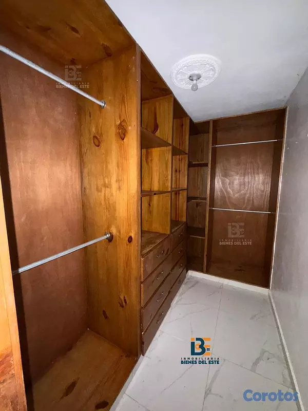 casas - DE VENTA casa de dos niveles con (4) habitaciones  7