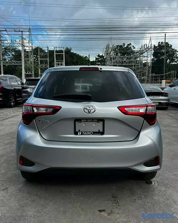 carros - Toyota Vitz 2019 4