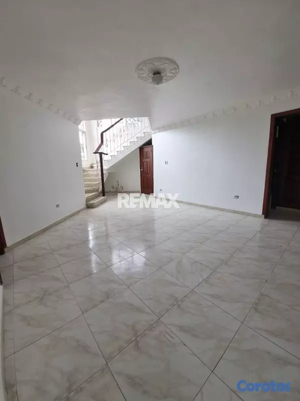 casas - Casa de 3 habitaciones 3.5 baños en alquiler en Lo 11