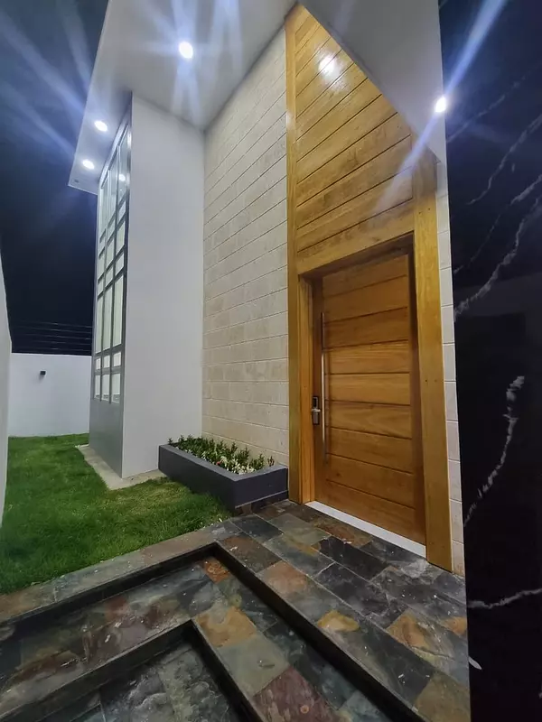 casas - Hermosa Residencia de 2 Niveles en La Vega  2