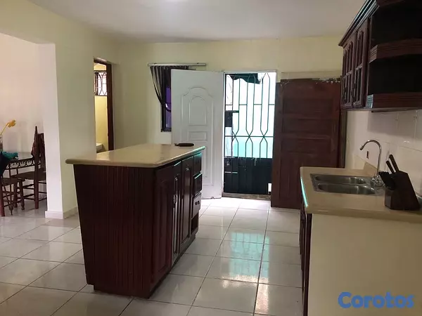 casas - venta de casa de 6 habitaciones en urbanización lucerna Santo Domingo este  4