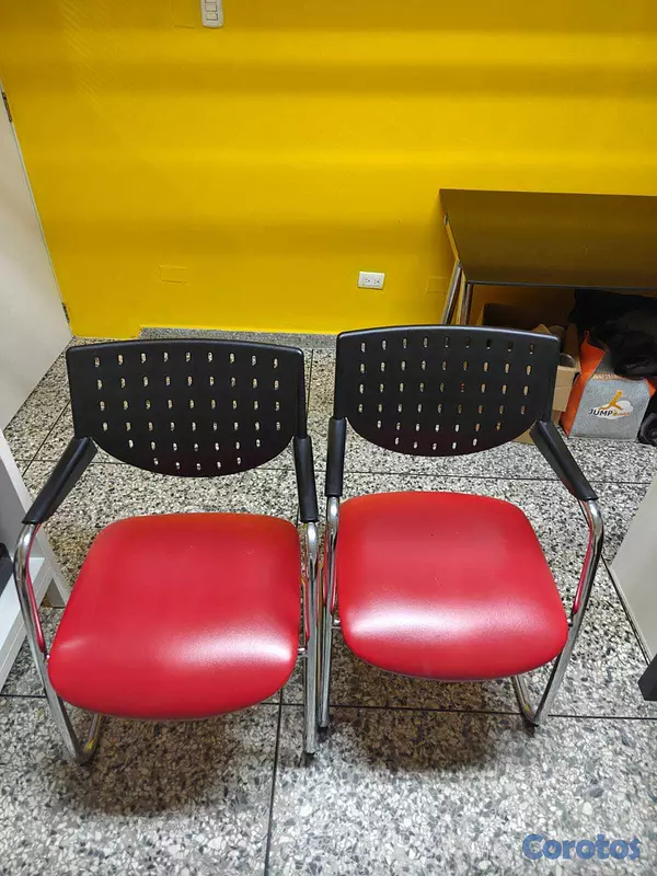 articulos de oficina - Vendo escritorio con tope de vidrio negro y sillas 3
