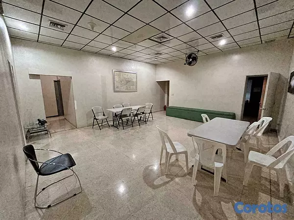 oficinas y locales comerciales - Oportunidad, Local en la Rómulo 2do nivel, 127mts 4