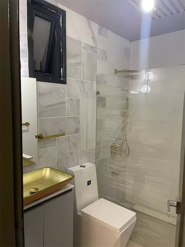 apartamentos - Apartamento en piso alto de venta en La Esmeralda 4