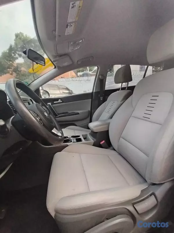 jeepetas y camionetas - Venta o traspaso Kia Sportage 2018. Venta RD$1,000,000 neg./ Traspaso RD$400,000 8