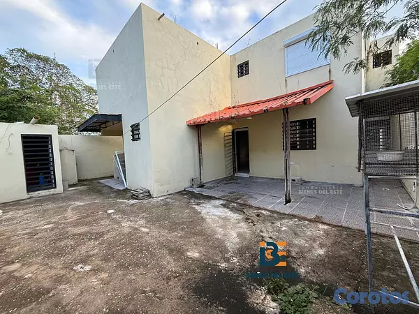 casas - DE VENTA casa de dos niveles con (4) habitaciones  8