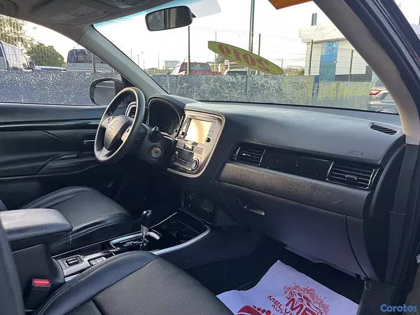jeepetas y camionetas - Mitsubishi Outlander 2019 - 3 filas de asientos 9