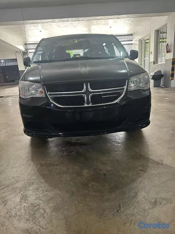 jeepetas y camionetas - Vendo Dodge Caravan 2017, negociable 5