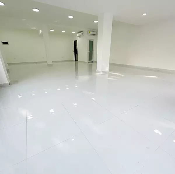 oficinas y locales comerciales - Local amplio bella vista  2