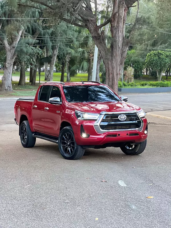 jeepetas y camionetas - Toyota hilux 2022 3