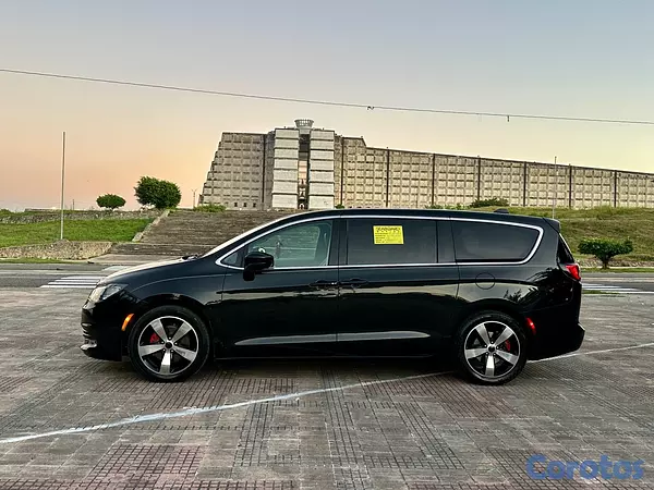 jeepetas y camionetas - Oportunidad Chrysler Pacífica  2
