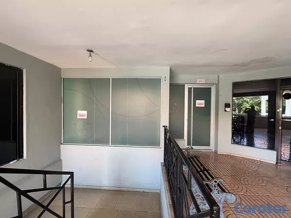 oficinas y locales comerciales - Se renta local comercial en Plaza Texas Santiago  2