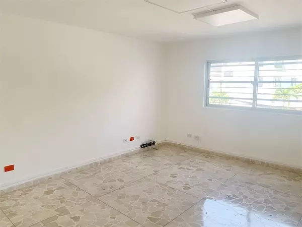 oficinas y locales comerciales - Local en el millon 150 metros  6