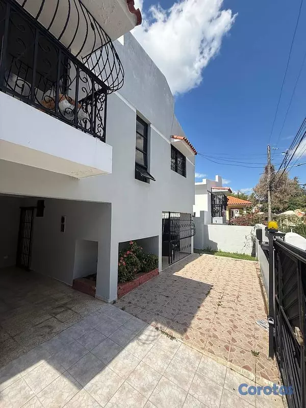casas - Casa de 3 habitaciones 2 baños en venta en Colinas 2
