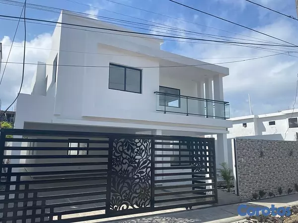 casas - venta de casa moderna con piscina en la autopista de san isidro prado oriental  5