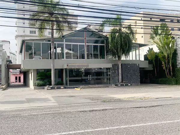 oficinas y locales comerciales - Local comercial en Naco 2
