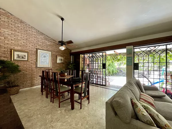 casas - Casa en Venta en Los Ríos, Grandes Espacios, patio y Jardín 6