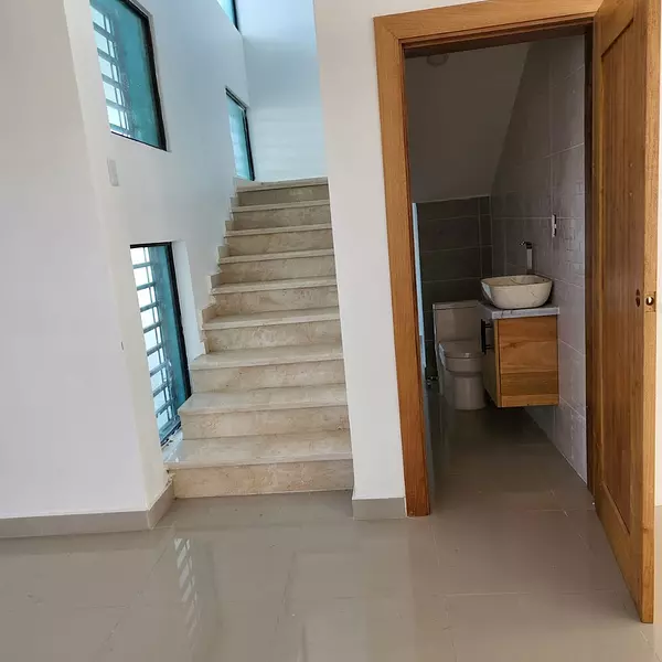 casas - Amplia Vivienda Recien Construida en Ave. 27 de Febrero  7