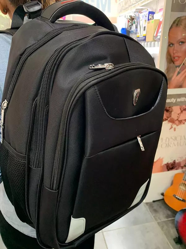 carteras y maletas - Mochilas para Viajes, mensajeros, laptop con cables Usb cargadores. 4