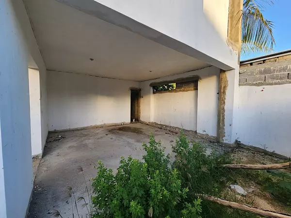 casas - Casa mejora de 2 niveles, con piso, falta Terminacion, Aut. San Isidro 3