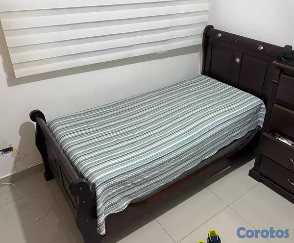 muebles y colchones - VENDO cama twin de caoba para niña o niño, usada. 2