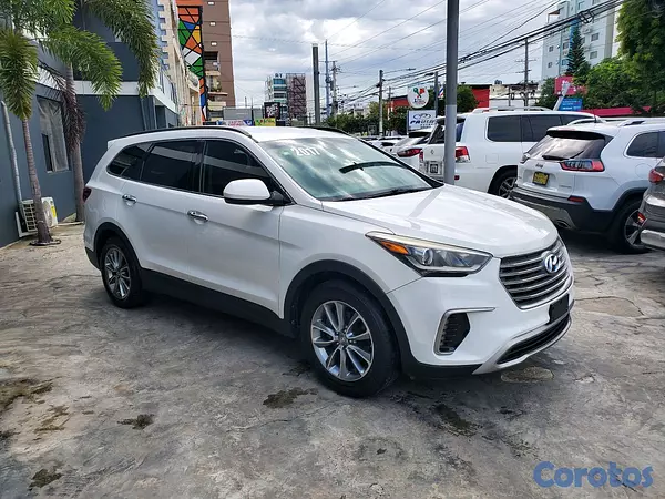 jeepetas y camionetas - Hyundai Santa Fe SE 2017 2