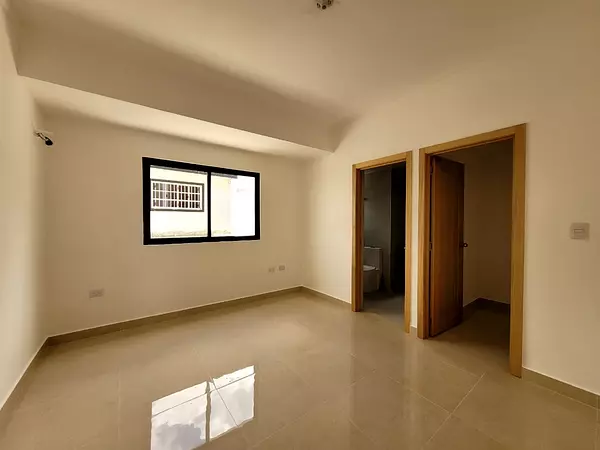 apartamentos - Apartamento en venta Segundo Piso con terraza y parqueos techados (E.O) 5