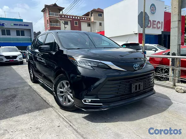 jeepetas y camionetas - Toyota Sienna LE 2022 6