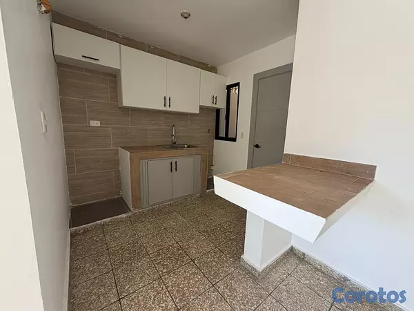 apartamentos - vendo independencia klm 7 una habitación baño parqueo piso 4 amplio fresco  13