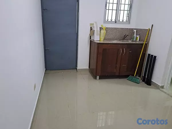 oficinas y locales comerciales - Alquilo local 1er piso 95 mts en Ens. Quisqueya  3