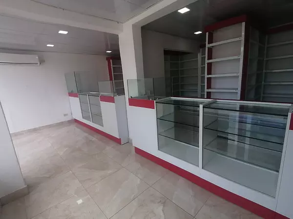 oficinas y locales comerciales - Local con farmacia aprobada, Aut. San Isidro 10
