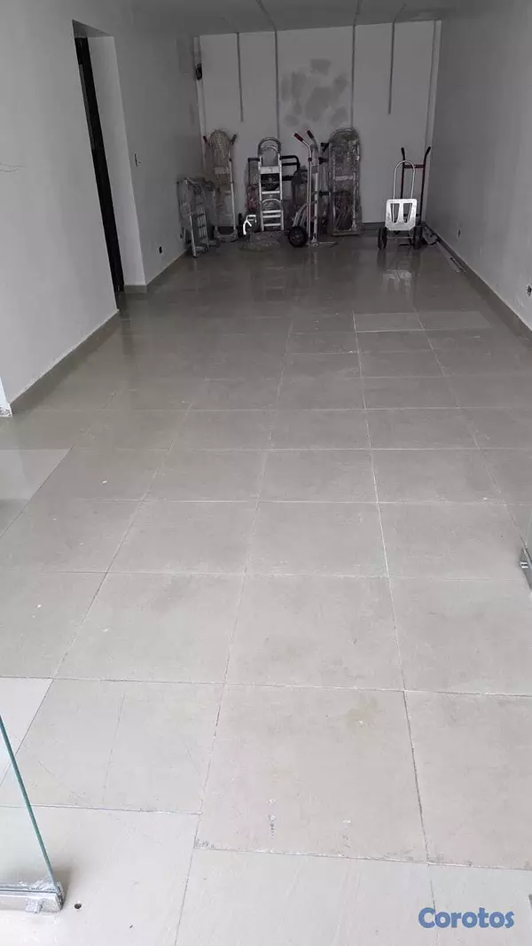 oficinas y locales comerciales - Local de 100 Mts en 1er Nivel, Excelente ubicación 3