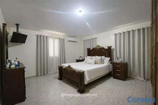 casas - Venta de Amplia Casa de 2 niveles en Miramar – Av. Independencia 12