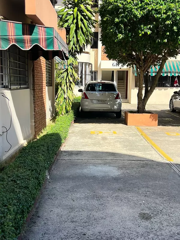 apartamentos - Bella Vista Sur,
Zona Excelente  4
