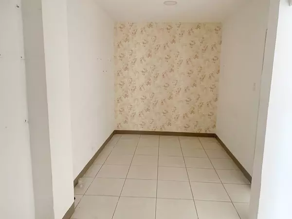 oficinas y locales comerciales - Local céntrico en los prados  2