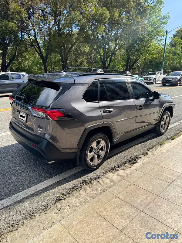 jeepetas y camionetas - Toyota RAV4 XLE 2023 7